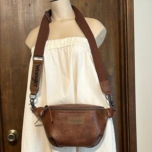 WRANGLER VINTAGE CROSSBODY SLING BAG OR BELT BAG OR FANNY BAG FAUX LEATHER